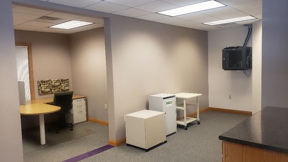 1,422 SF